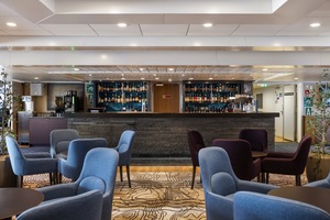 Explorer Lounge & Bar